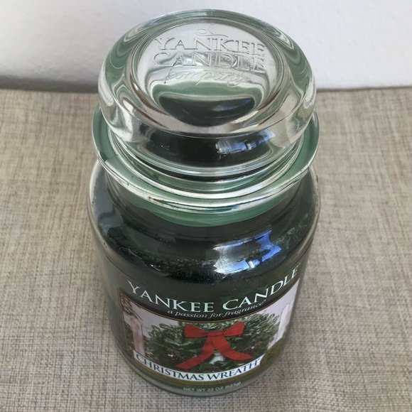 Yankee Candle Jar Candle 22 oz CHRISTMAS WREATH Green Festive NEW - Picture 2 of 7
